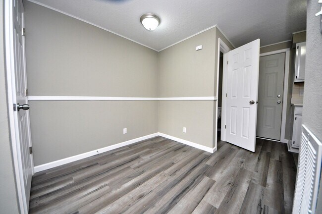 Building Photo - 301 Granada Drive-