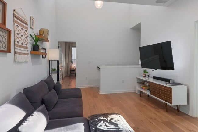 Building Photo - Spacious 3-Bedroom Townhouse Retreat