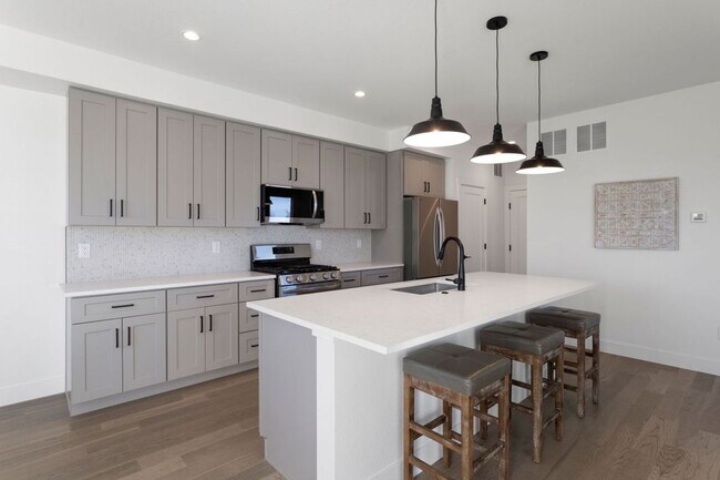 Building Photo - Modern New Construction Duplex in Desirabl...