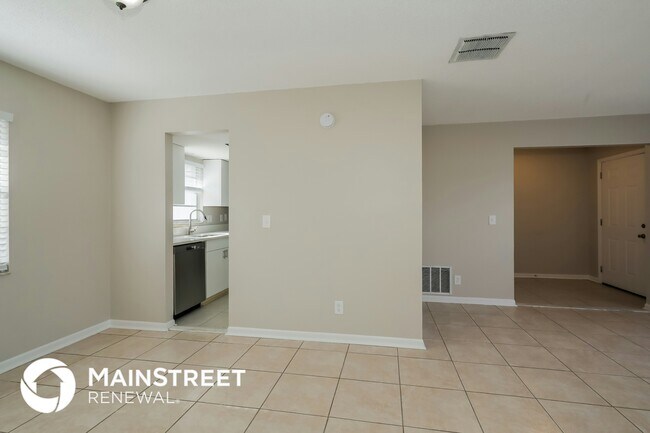 Foto del edificio - 8210 Old English Dr