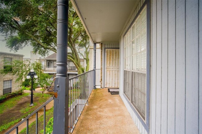 Building Photo - 6606 De Moss Dr