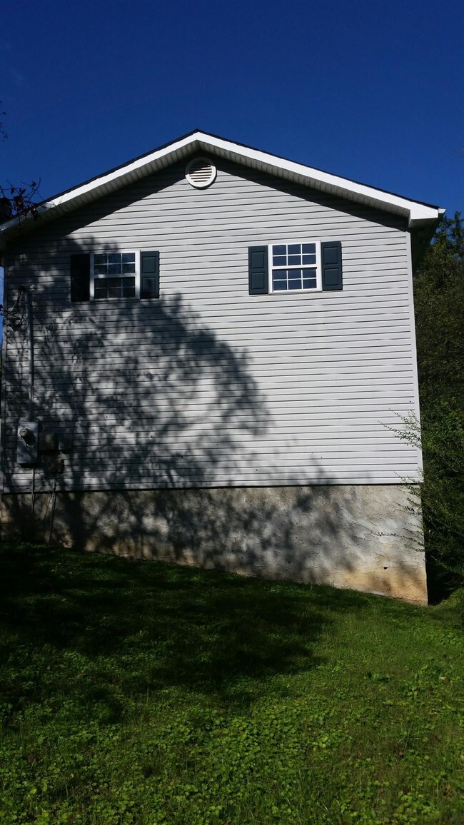 Foto del edificio - 623 Shannon Ave