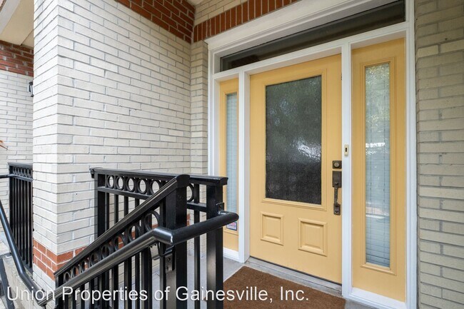 Foto del edificio - 3 br, 2.5 bath House - 327 NE 2nd Avenue