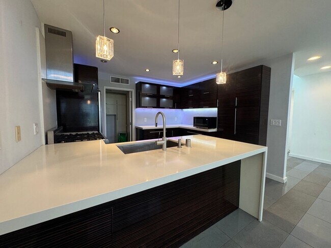 Foto del edificio - 10633 Holman Ave