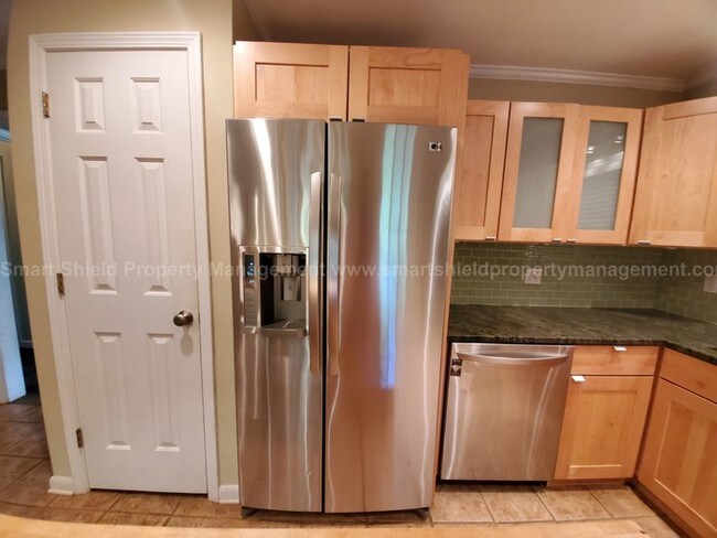 Foto del edificio - HALF OFF FIRST MONTH'S RENT! 134 Wyanoke Ave