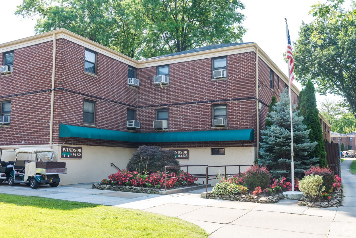 Windsor Oaks Co op Apartments 7310 220th St Oakland Gardens NY 