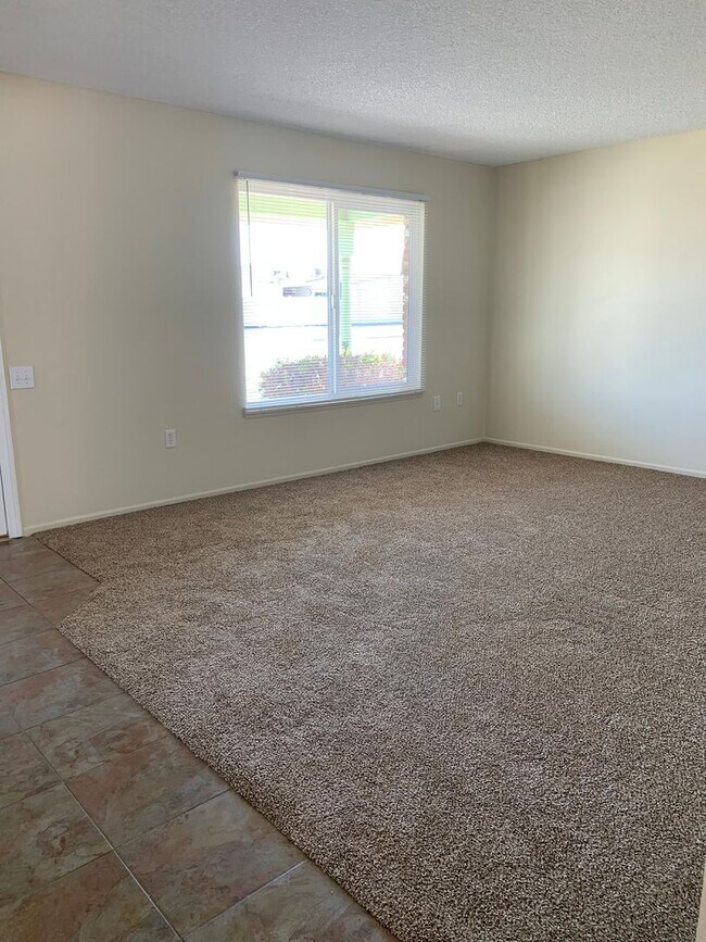 Building Photo - Adorable Patio Home in 55+ Community- COMI...