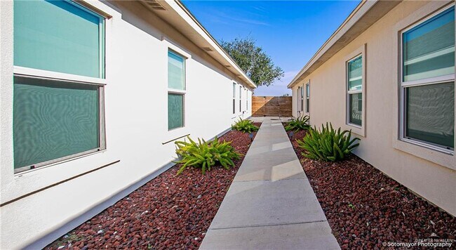 Building Photo - 2810 Javalina Ave