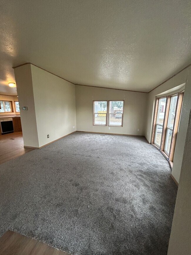 Foto del edificio - Renovated 3-Bedroom, 2-Bedroom Manufactured Home with a Spacious Yard in Hayden