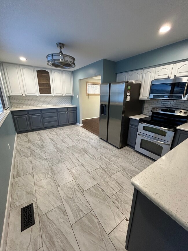 Building Photo - 6838 Moccasin St