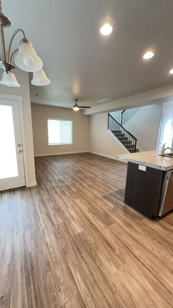 Foto del edificio - Lovely NSL Townhome - available this month!