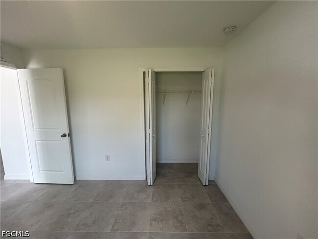 Foto del edificio - 2825 NW 25th Ln