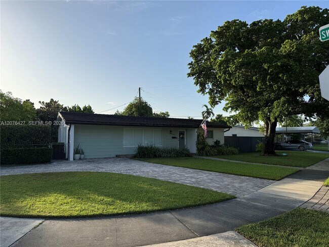 Foto del edificio - 4901 SW 95th Ct
