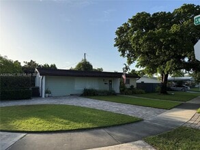 Building Photo - 4901 SW 95th Ct