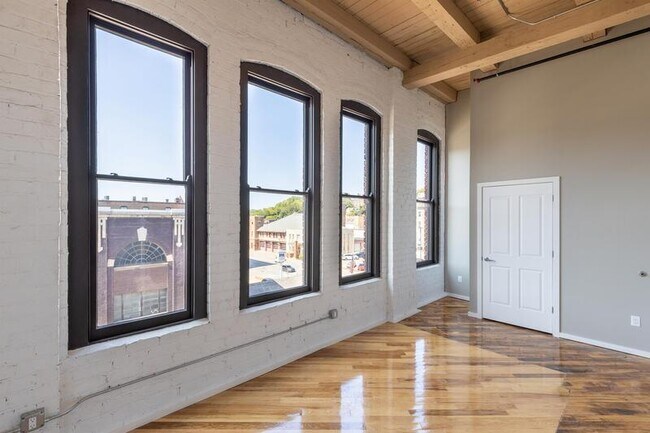 Building Photo - 116 N 4th St
