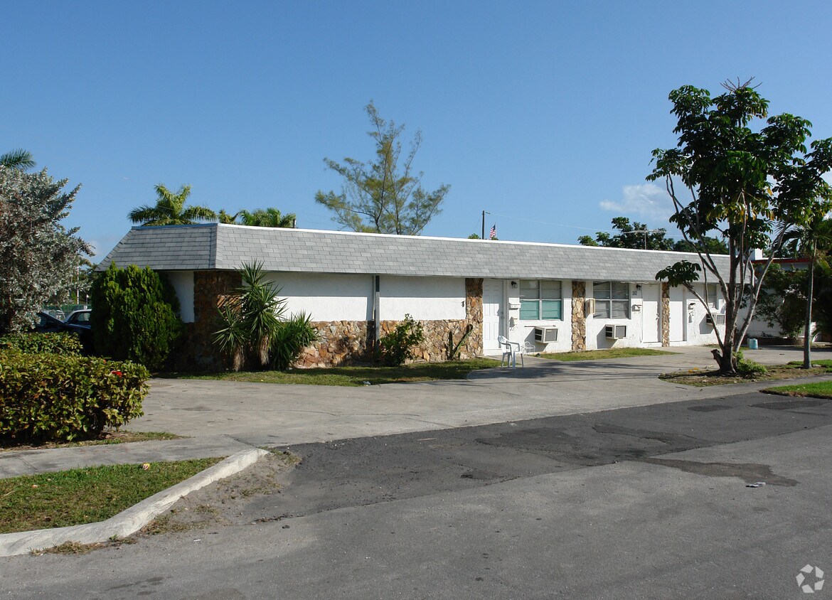 Building Photo - 242 SW 11th St