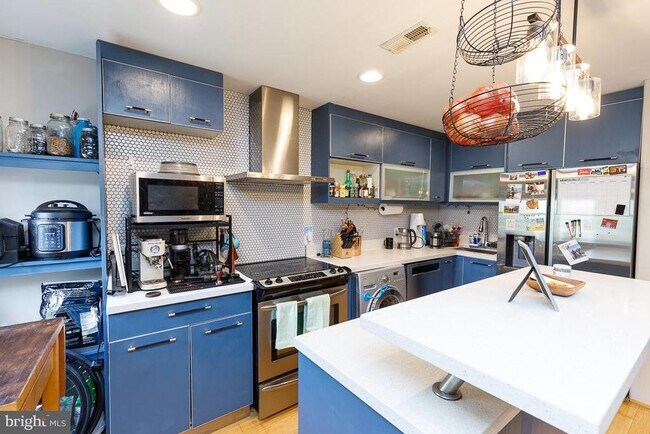 Foto del edificio - 1220 Holbrook Terrace NE