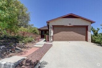 Building Photo - 1811 Short Line Ln