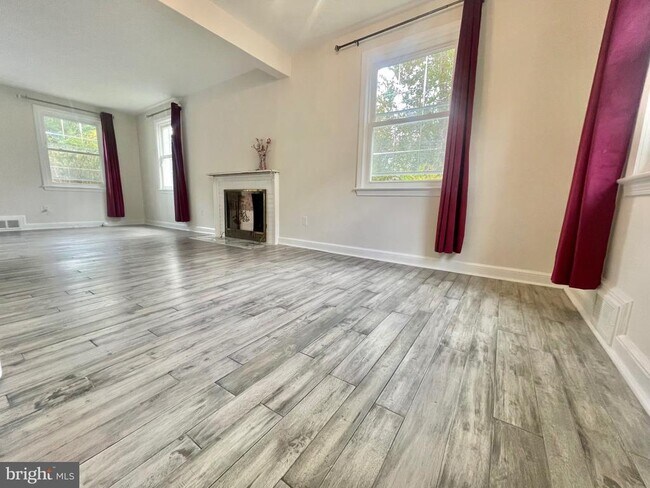 Foto del edificio - 8614 Ridge Rd