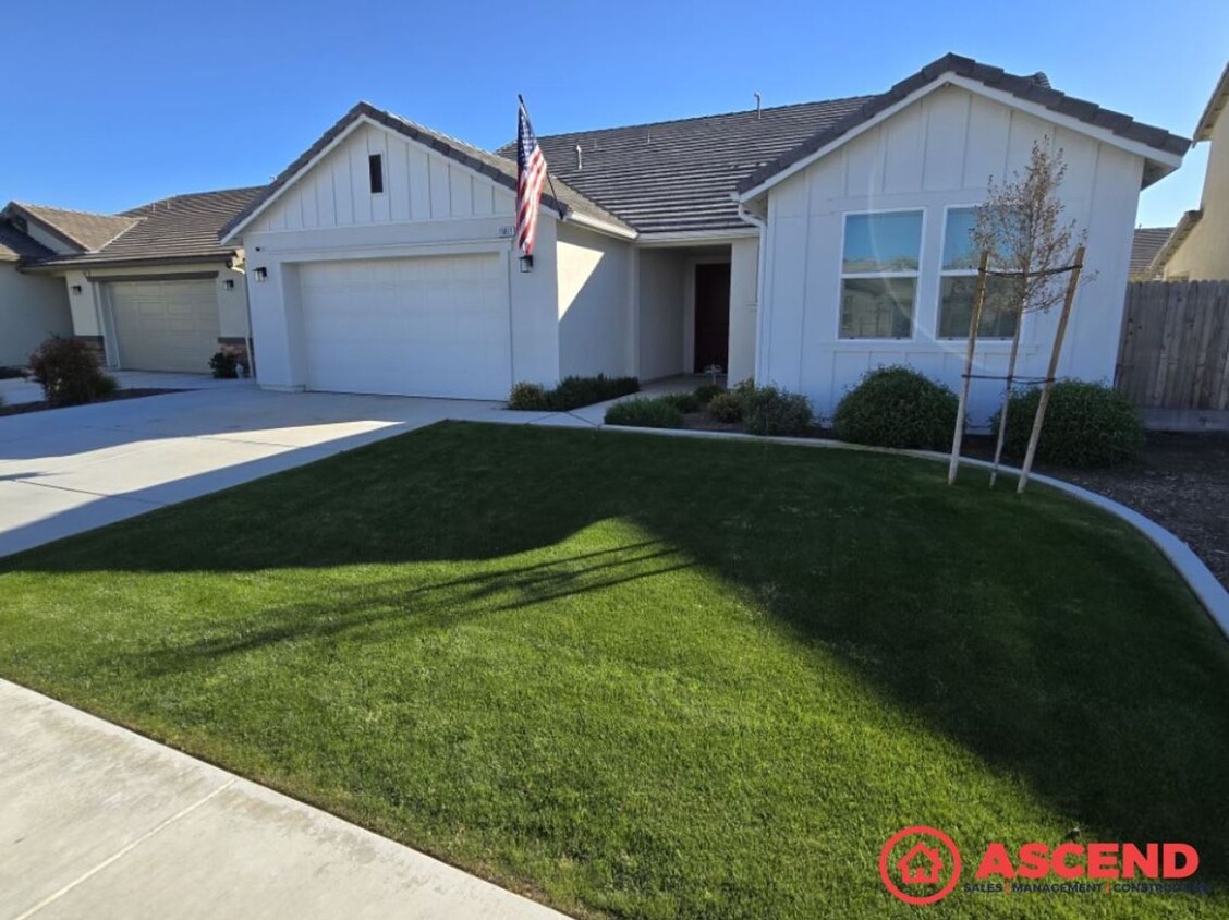 Primary Photo - Beautiful Home Off S Heath and Stockdale Hwy!