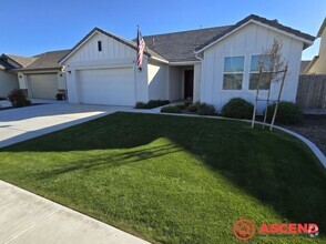 Building Photo - 15811 Santa Clara Ct