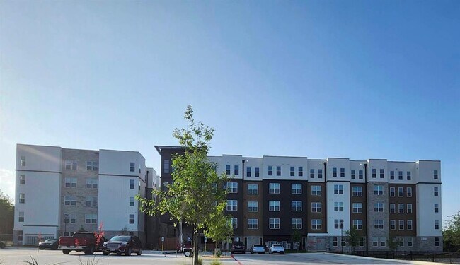 Foto del edificio - 1000 E Yager Ln