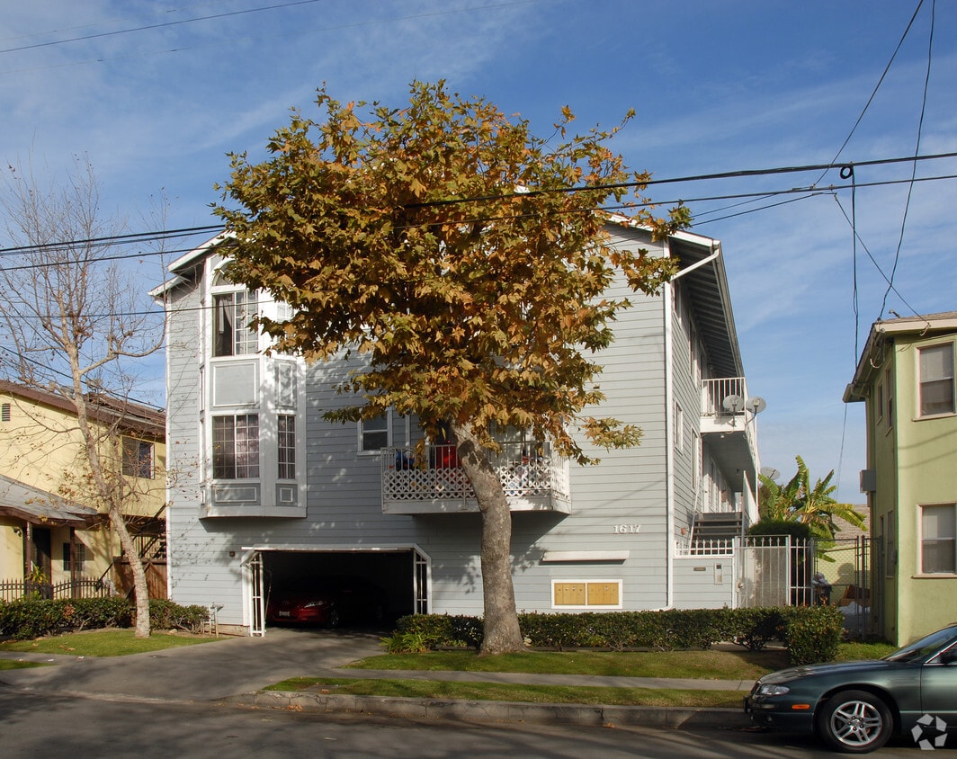 Building Photo - 1617 E 6th St