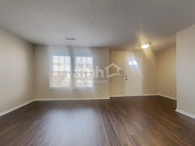 Building Photo - 2957 Seasons Dr