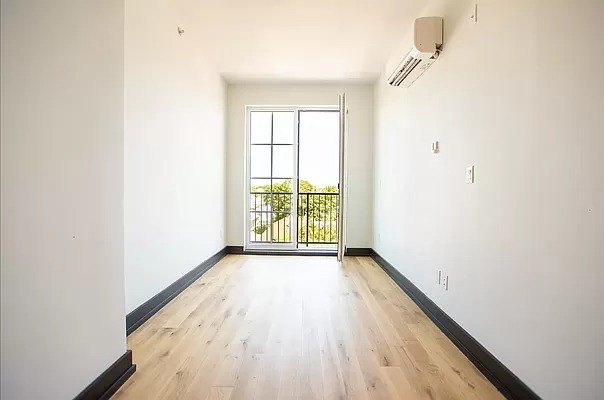 Primary Photo - 1270 New York Ave