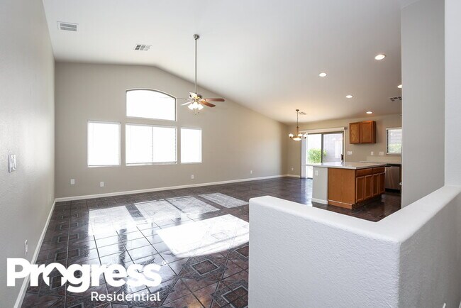 Building Photo - 624 W Bright Lights Ave