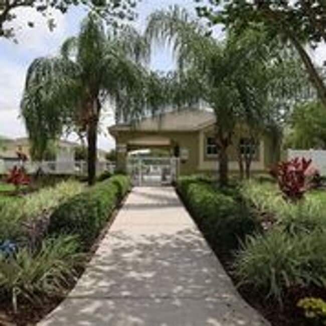 Building Photo - Home is in the Heart of New Tampa