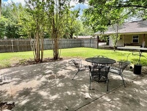 Building Photo - 1100 Woodcrest Ln