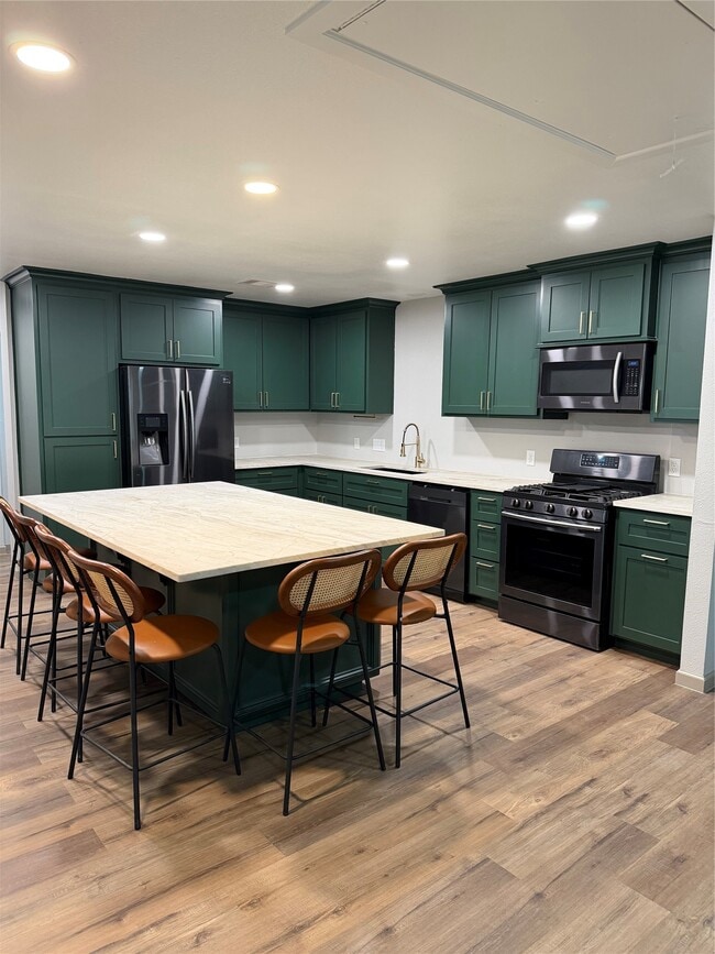 Building Photo - 1508 Hemlock Dr