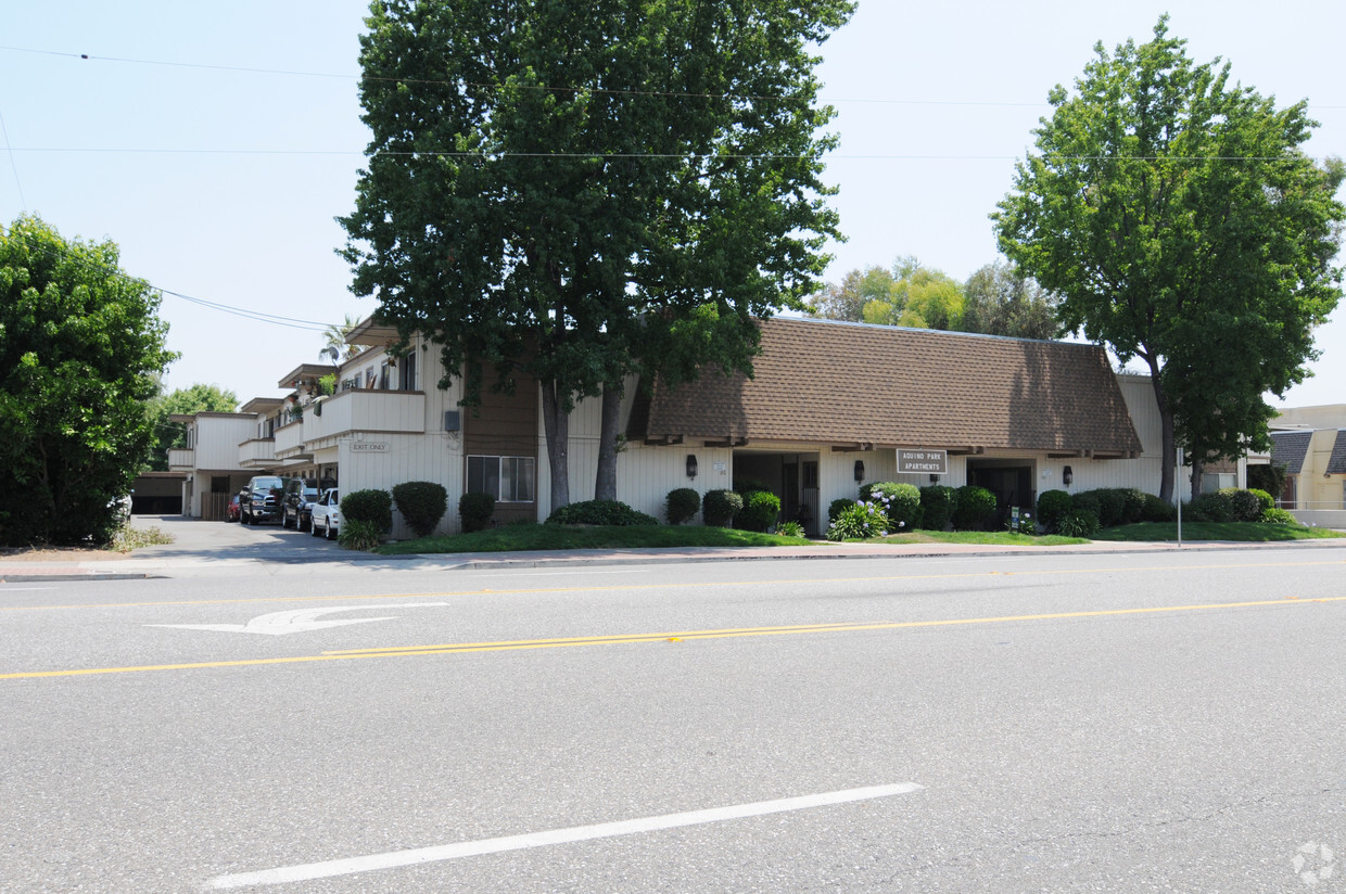 Primary Photo - Aquino Park Apartments