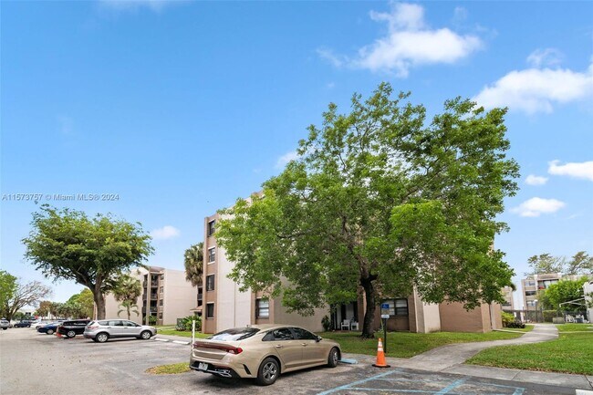 Building Photo - 3581 SW 117th Ave