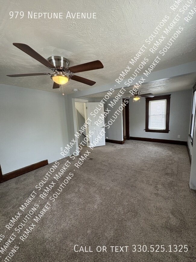 Building Photo - 979 Neptune Ave