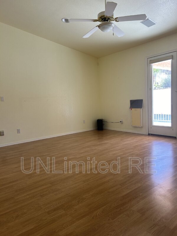 Building Photo - 4044 Cherry Tree Blvd
