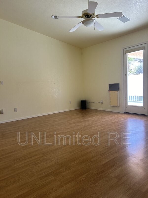 Foto del edificio - 4044 Cherry Tree Blvd