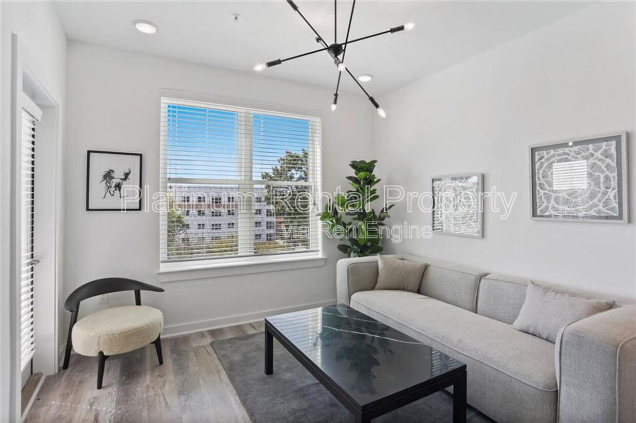 Foto principal - 525 Parkway Dr NE