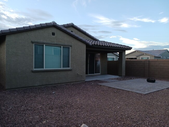 Building Photo - 4 Bedroom, 2 Bath in Verrado East Coming S...