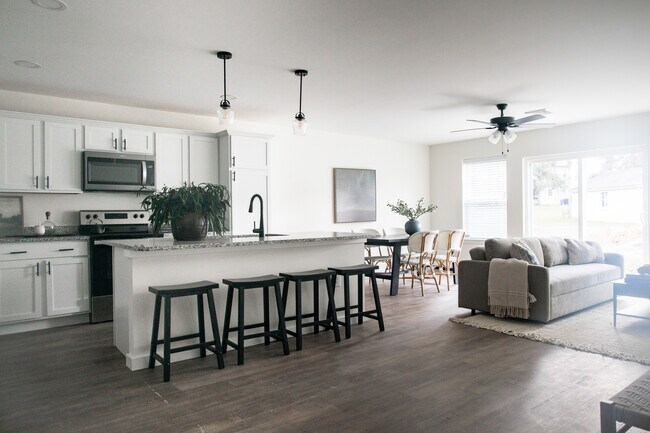 Building Photo - 2588 Emma Ln