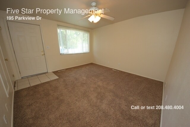 Building Photo - 195 Parkview Dr