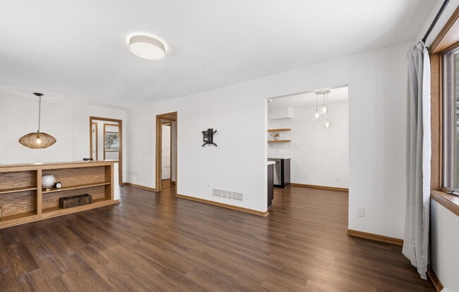 Building Photo - Nicely remodeled side by side duplex 3-Bed Home with Gleaming Hardwood Floors & New carpet in Hop...