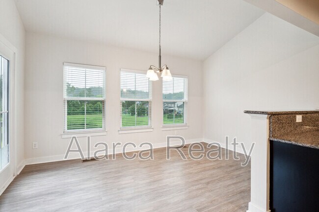 Building Photo - 207 Welcombe St