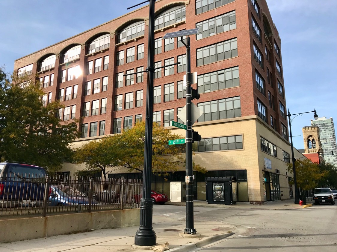 Primary Photo - 2034 S Michigan Ave