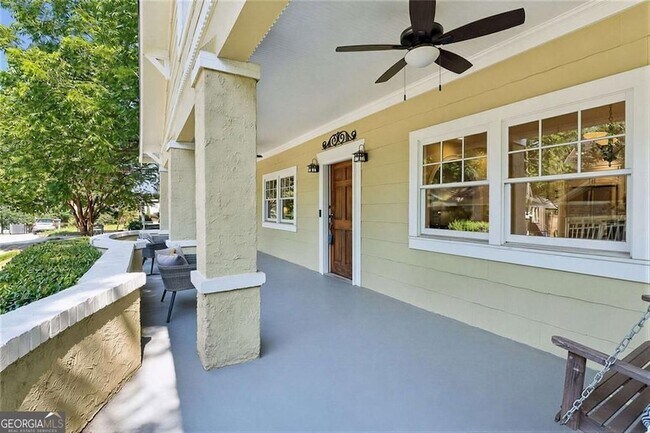 Foto del edificio - 805 Holmes St NW