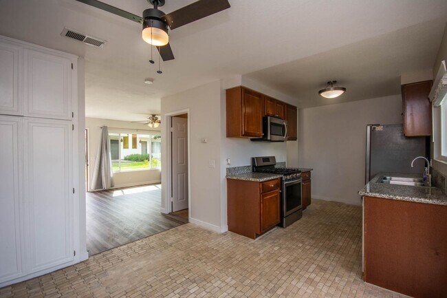 Foto del edificio - 3 Bedroom Town Home