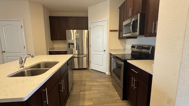 Foto del edificio - 2/2.5 Townhome in Prestwick – Garage & Screened Patio