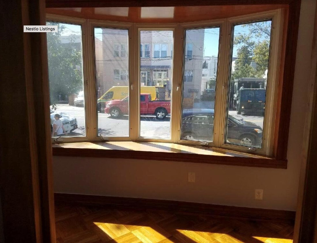 Foto principal - 1049 Bay Ridge Pky