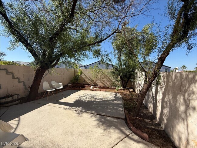 Foto del edificio - 8004 Celestial Ave